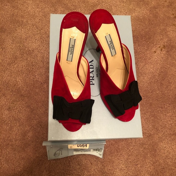 Prada - Picture 1 of 6